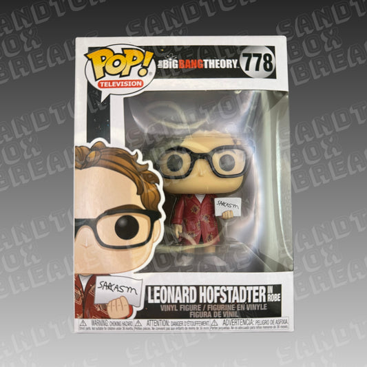 Leonard Hofstadter in Robe 778